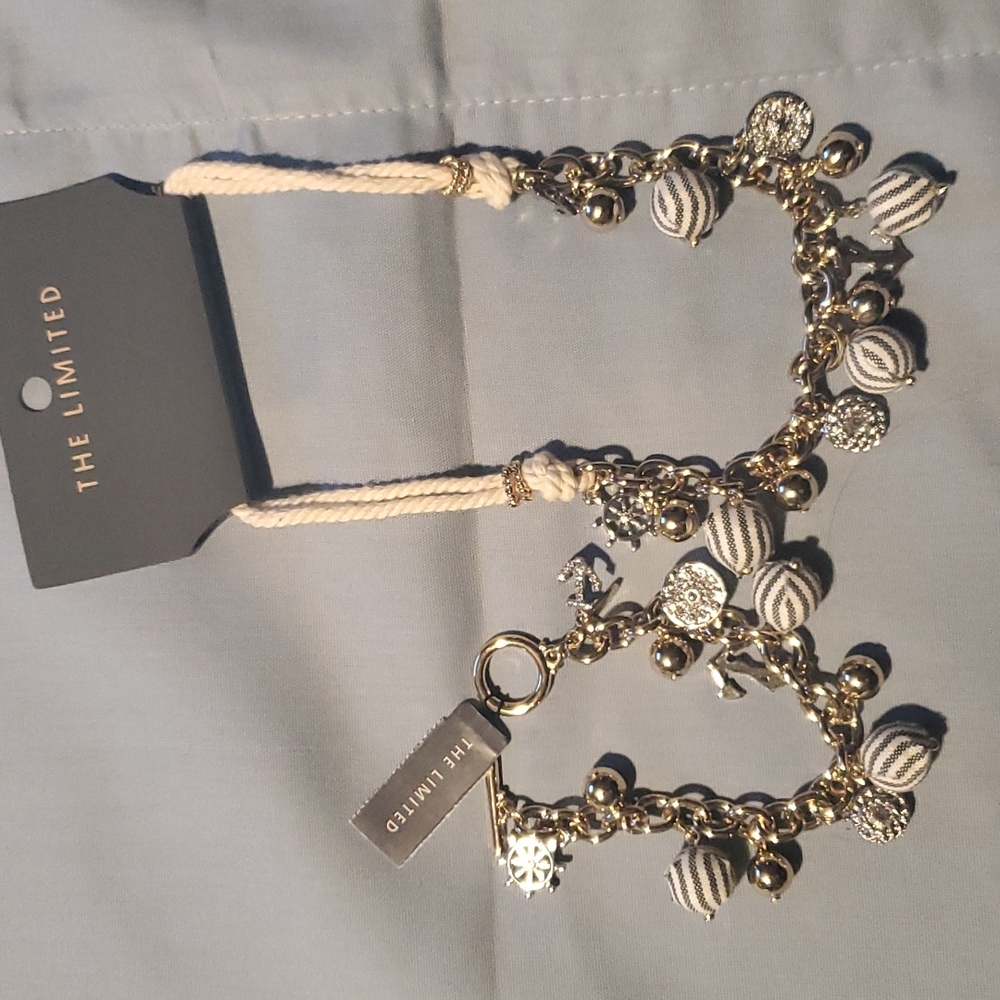 Bracelet and necklace set